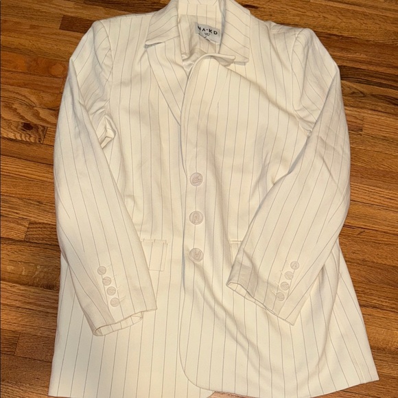 Elegant Cream Women's Suit Set - Picture 2 of 7